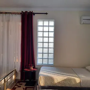Bed & Breakfast 53, Tirana