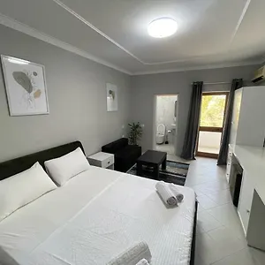 Hotel Ferrari, Tirana